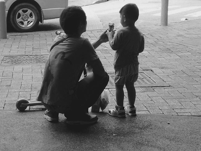 我遇見那個等待媽媽的孩子——蔡義遠那天在臉書給小克分享的相片和詩