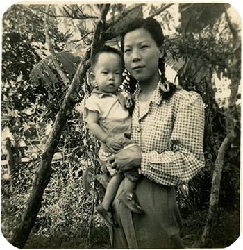 Look for Mother 尋找母親關鑄雲, 別名關思凌, 1927年出生。